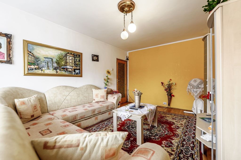 Vandut Apartament cu 3 camere decomandat in Alfa Comision 0