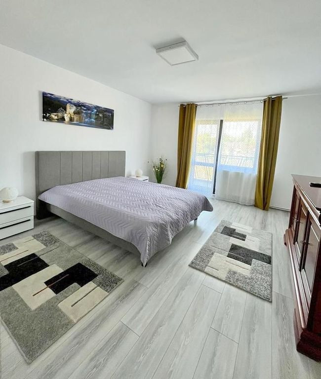 Oferta inchiriere – 3 camere mobilate, 100 mp, etaj 1 -...