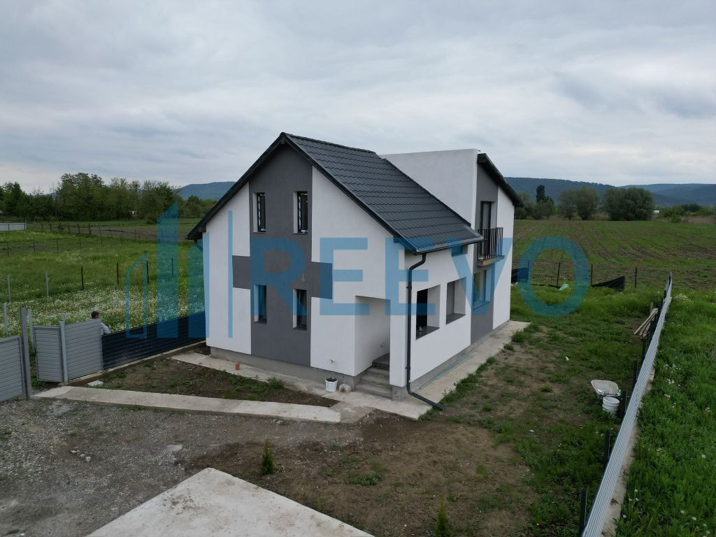 Casă/Vilă de vânzare Sat Siretu, Com. Letea Veche, Bacău