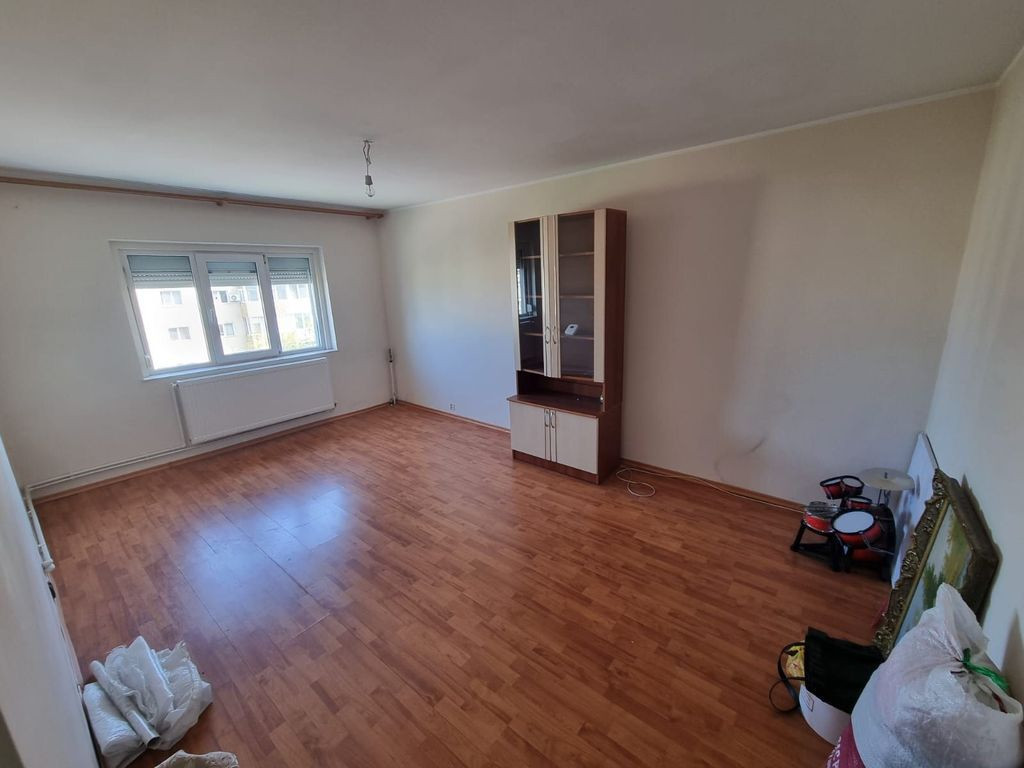 Tomis 3-apartament 2 camere decomandat cu gaze