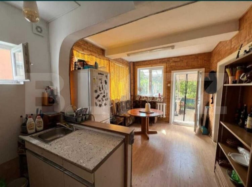 Casa individuala de inchiriat, cu 5 camere, 250 mp, zona Cet