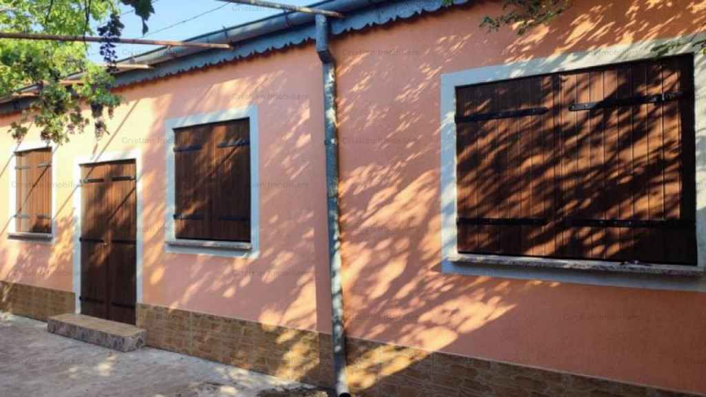 Casa cu 600mp de teren si 13m front stradal, toate utilitati