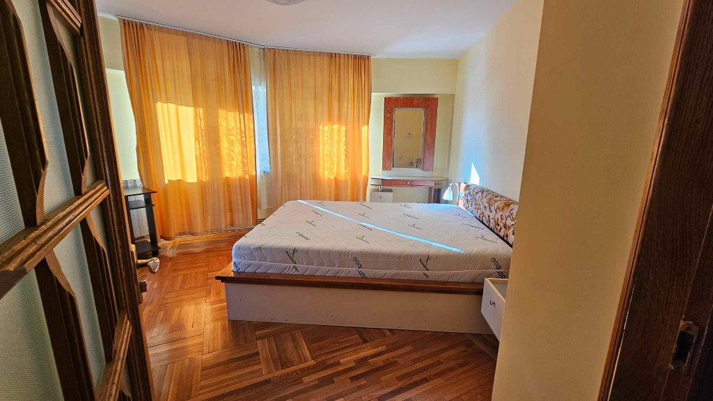 Apartament 3 camere INDEPENDENTEI UMF