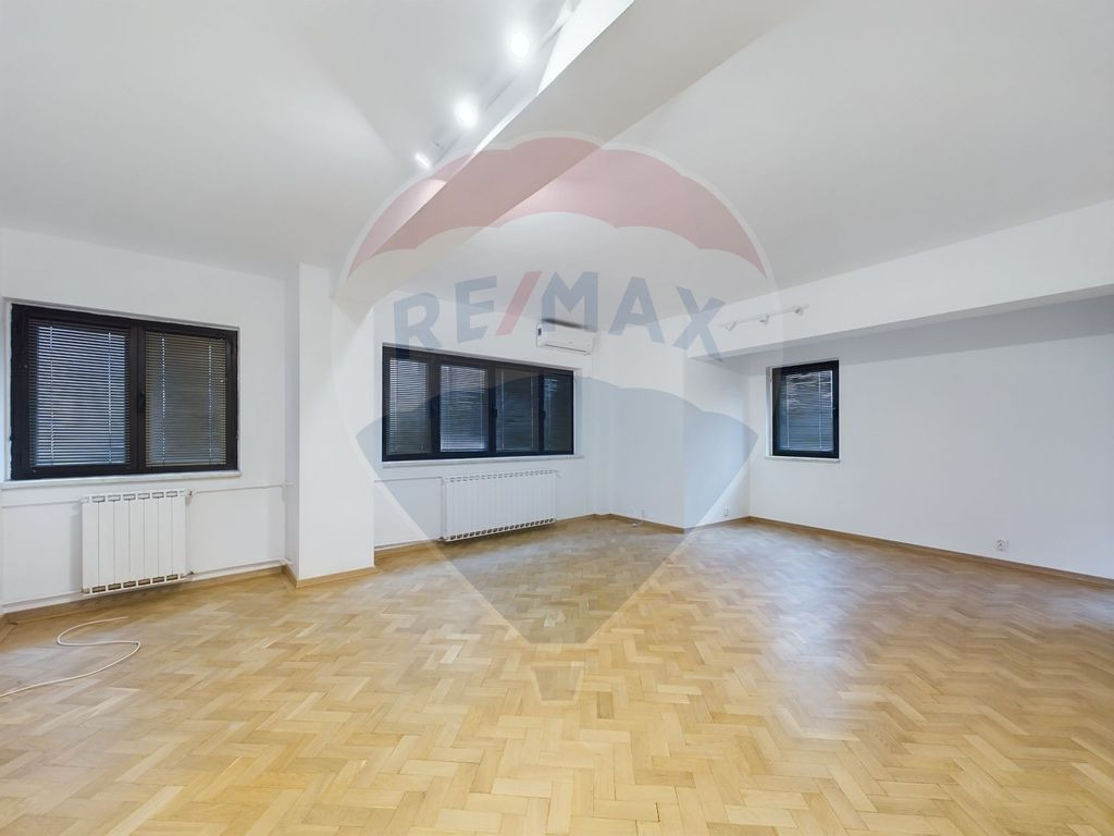 Apartament de închiriat pretabil pentru birou în zona D...
