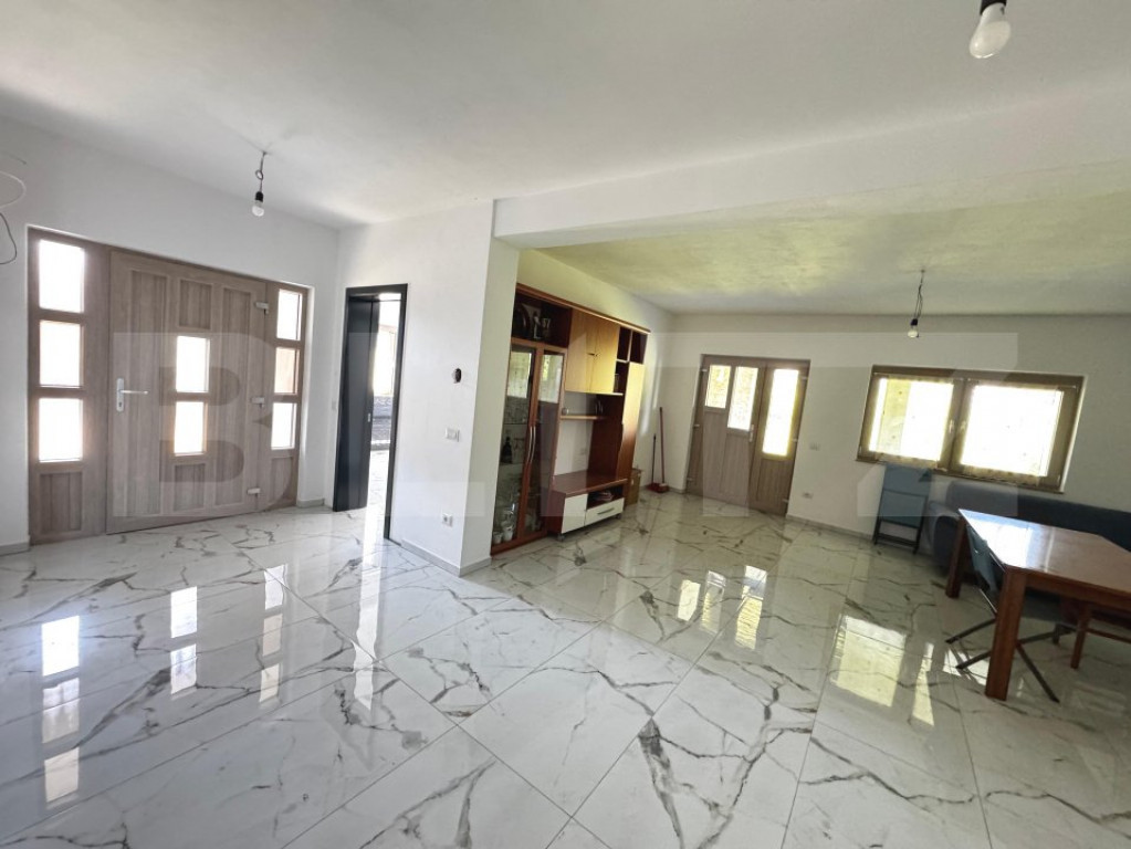 Casă individuală, de vanzare, cu 4 camere, 250 mp utili,
