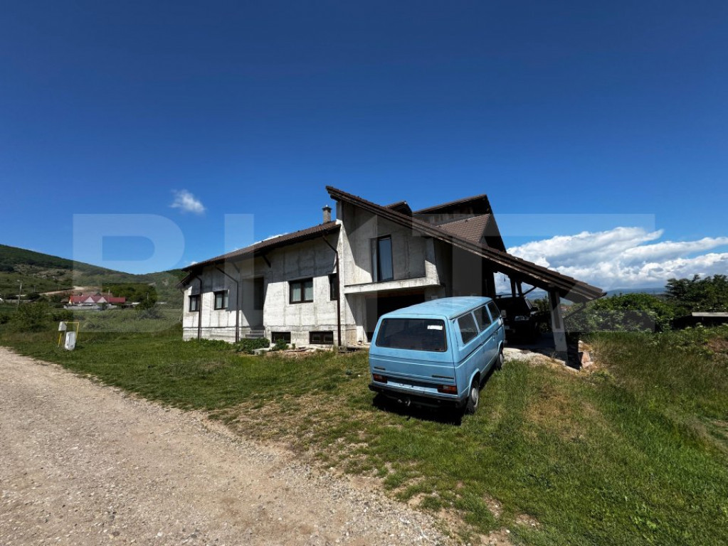 Casă individuală, de vanzare, cu 4 camere, 250 mp utili,