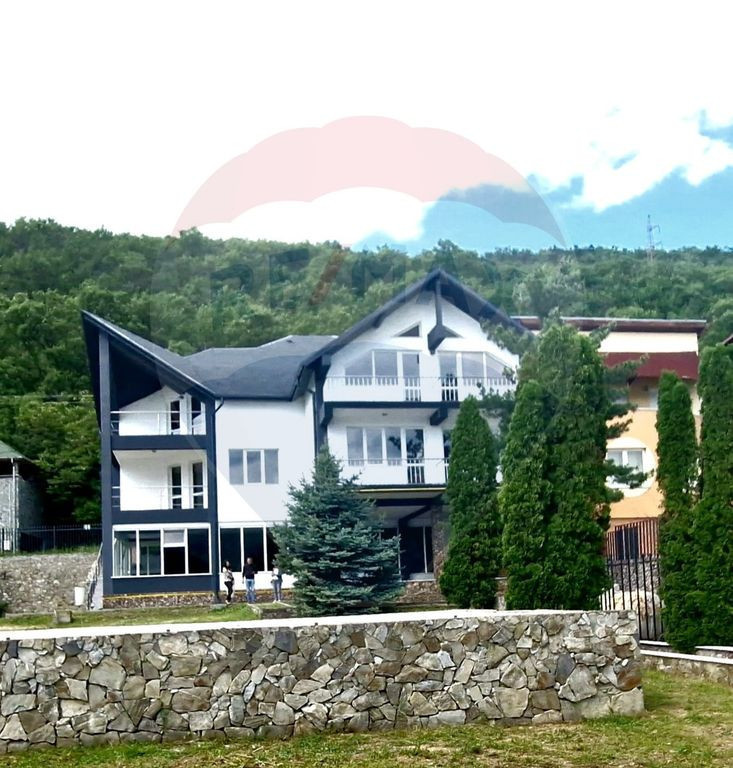 Pensiune Eselnita / 16 camere / Teren - 1448 mp / Ponton