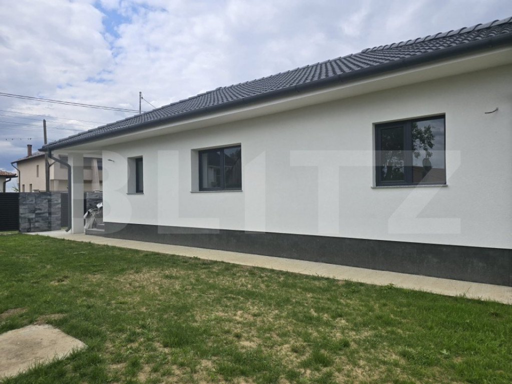 Casa 2 camere, 120 mp -7.8 ari teren . Lazuri