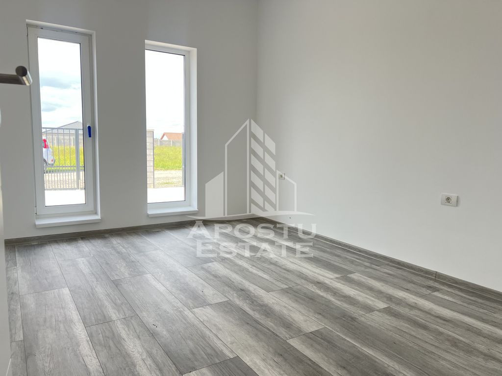 Duplex pe parter cu 3 camere, in Sanandrei