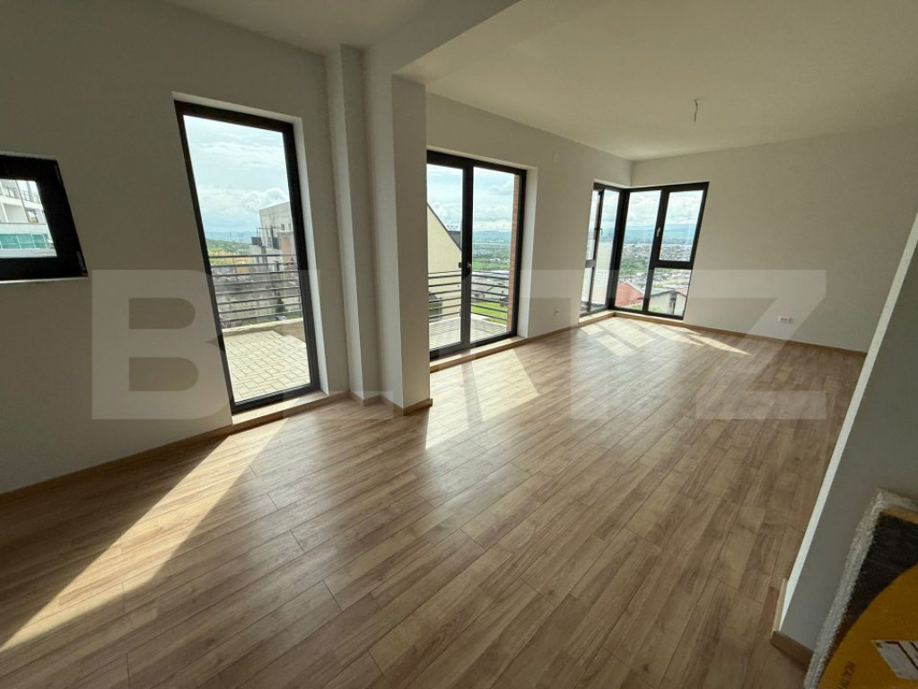 Duplex spectaculos de inchiriat, cu 5 camere, 5 bai, 270 mp,