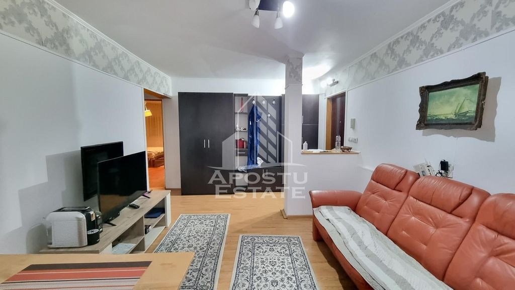 Apartament 2 camere,etaj intermediar,centrala proprie,zon...