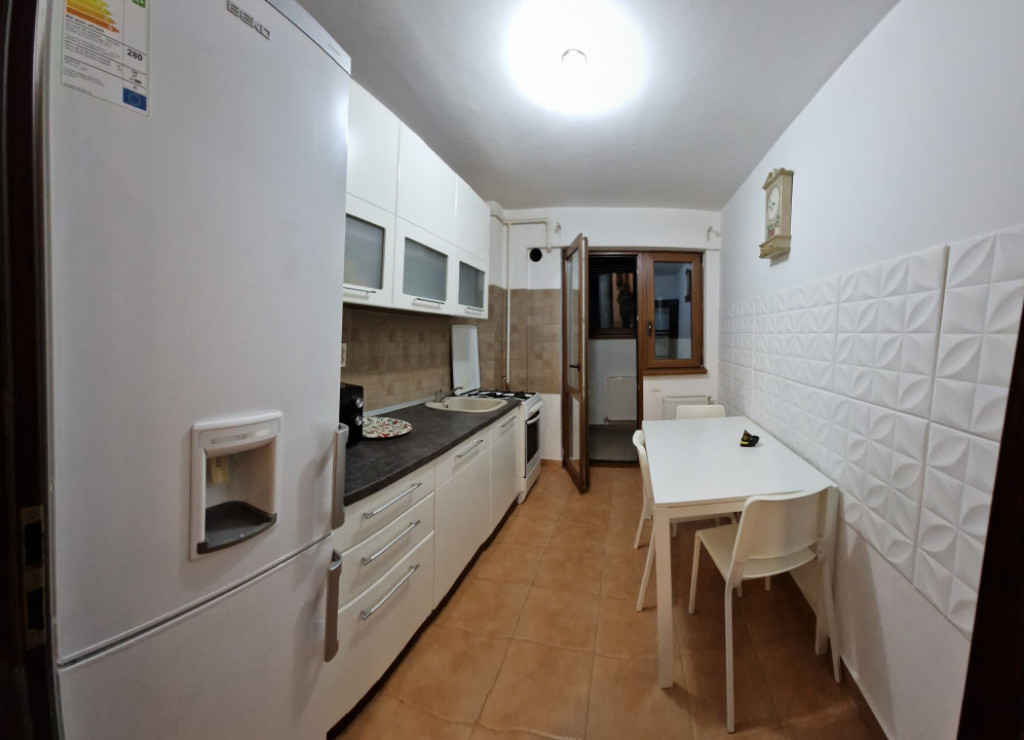 Apartament complet mobilat si utilat - decomandat - loc de p