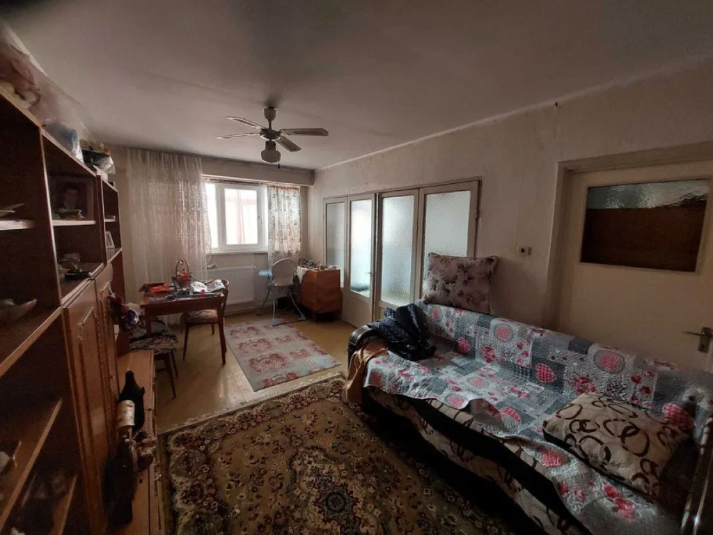 Apartament cu 4 camere in Micro 17