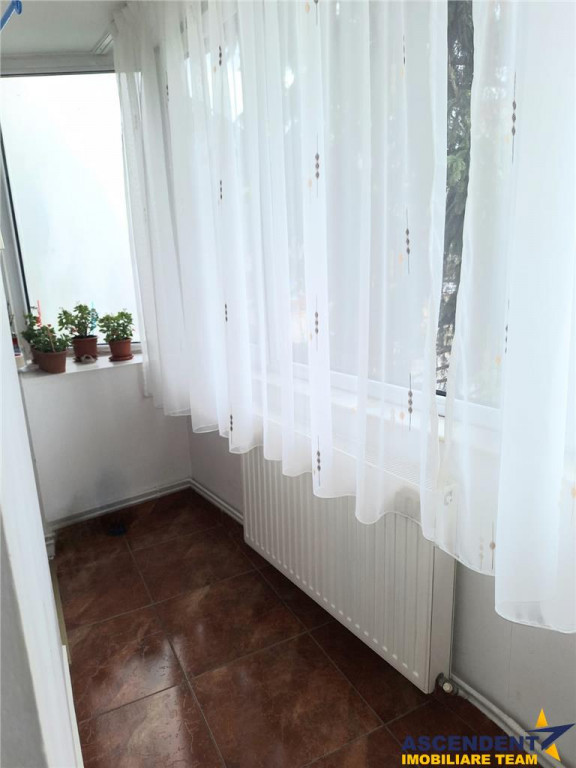 Decomandat, etaj2, Electroprecizia, Sacele, Brasov