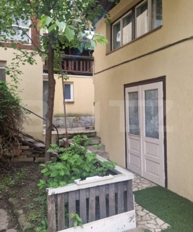 Casa in inima Rasnovului , 5 camere teren 400 mp individuala