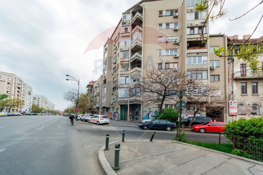 Vanzare apartament cu doua camere plus boxa in zona Cismigiu
