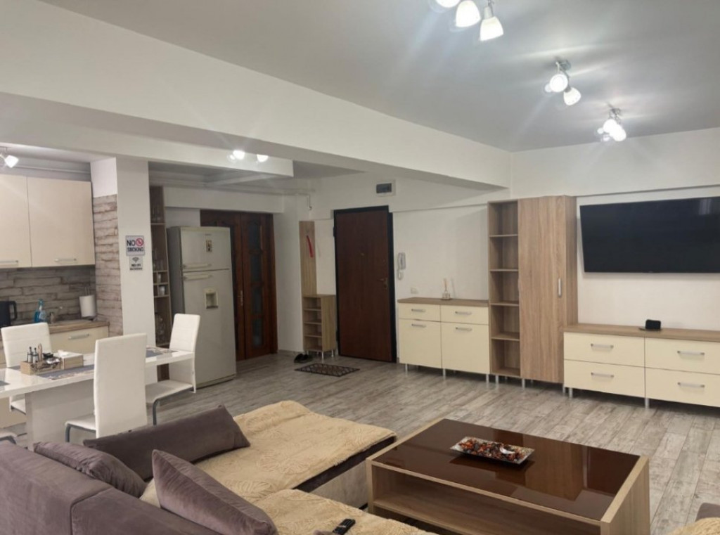 Apartament de inchiriat, cu 3 camere, 90 mp, zona Universita