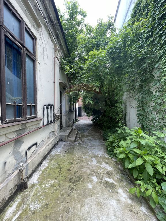 Teren si constructie de renovat I zona Unirii - Popa Soare