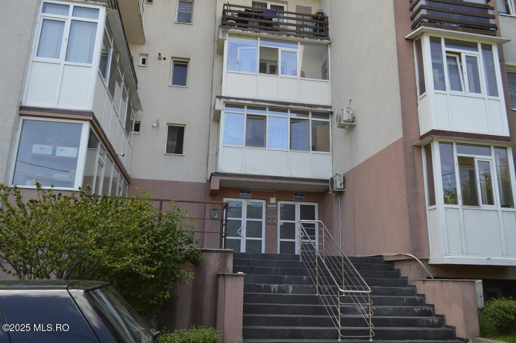 Varianta Craiovei - Prundu, garsoniera 37.67 mp, bloc 2009!