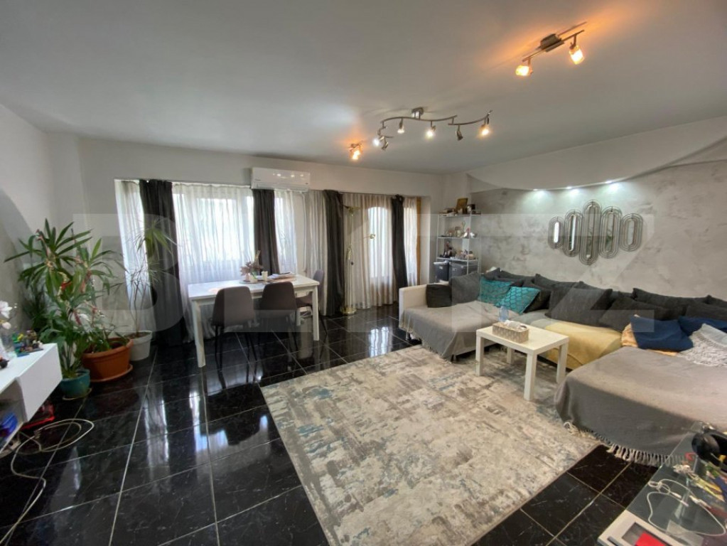 Apartament de vanzare, cu 3 camere, 76 mp, zona Rond Vechi