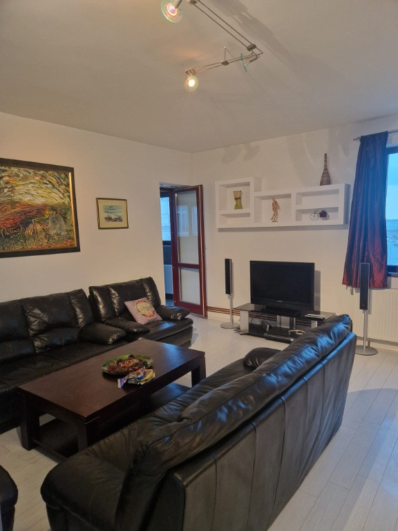 Apartament deosebit la mare, 3 camere, decomandat, zona PENINSULA