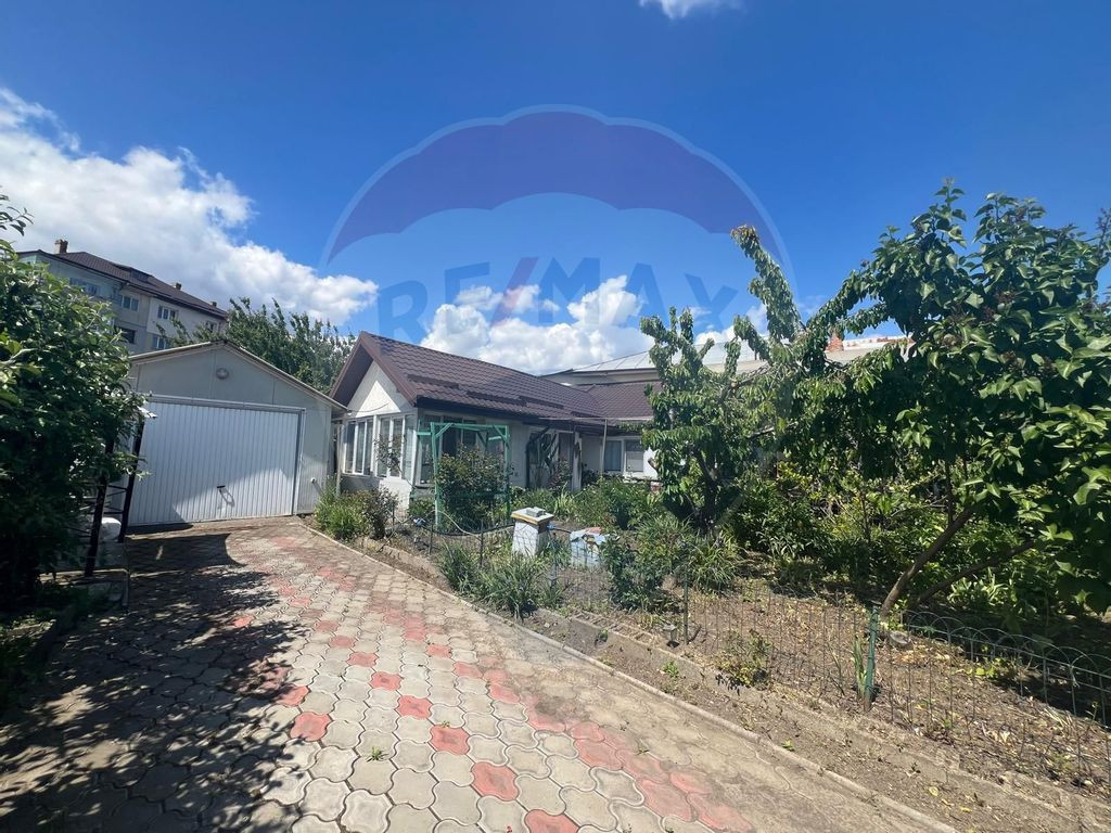 Casă / Vilă cu 4 camere strada Lupeni