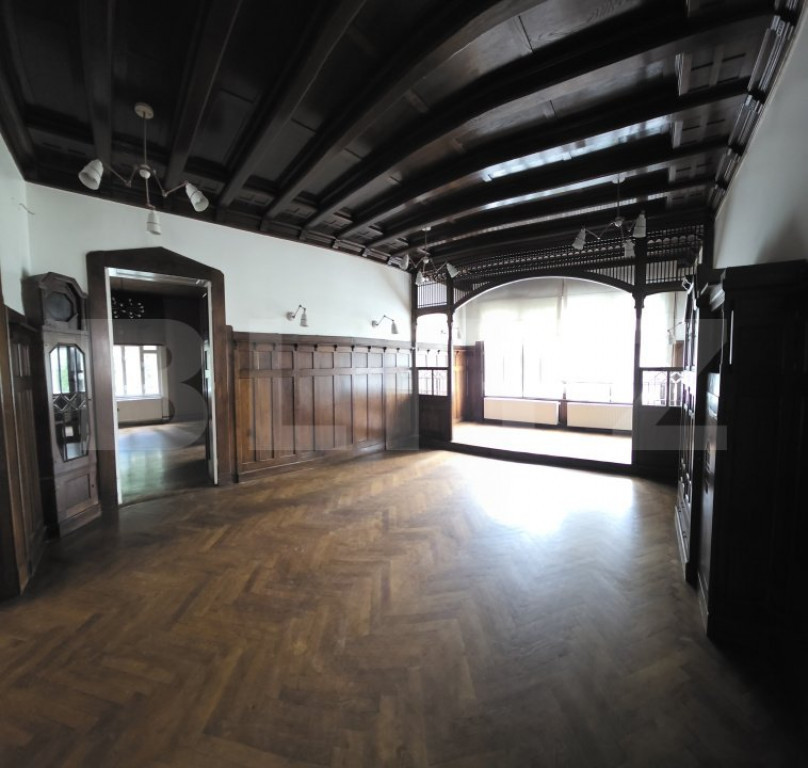 Proprietate de inchiriat, 15 incaperi, 440 mp, zona ultracen