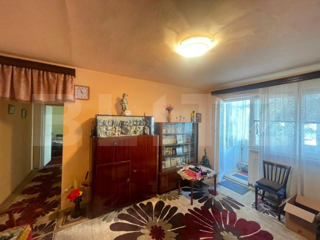 Apartament de vanzare, cu 3 camere, 53, mp zona Constantin B