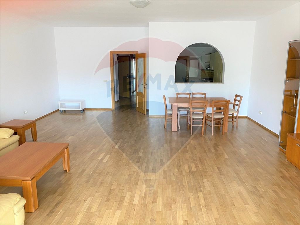 INCHIRIERE Apartament cu 4 camere in zona Nordului