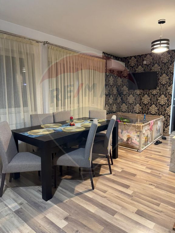 Apartament cu 4 camere de vânzare în zona Ultra Centrala