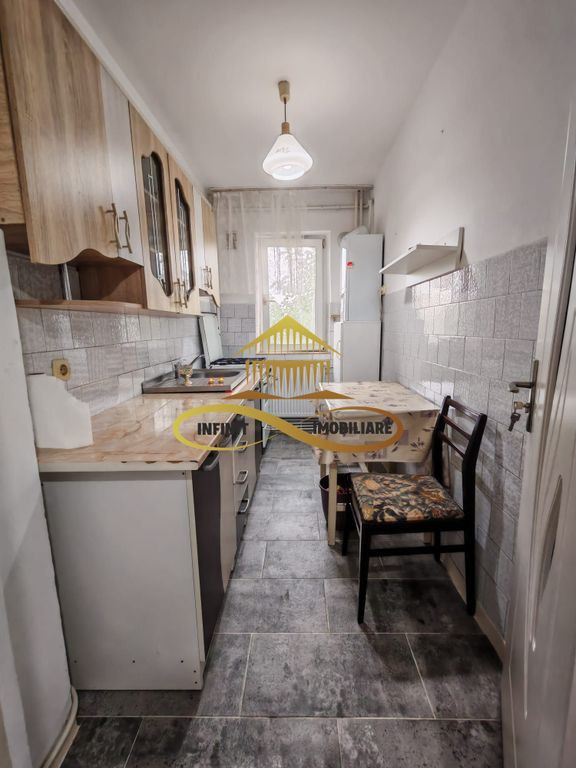 Apartament de vânzare – 3 camere, decomandat, etaj int...