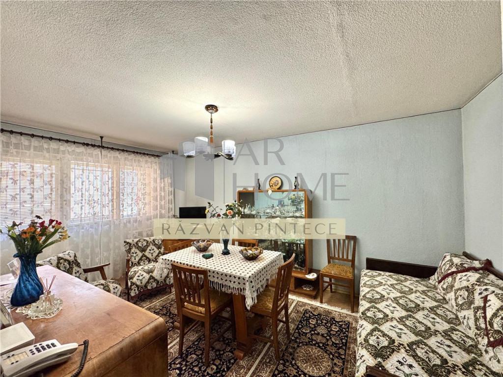 Apartament 3 camere decomandat, zona Bulevardul Bucuresti,