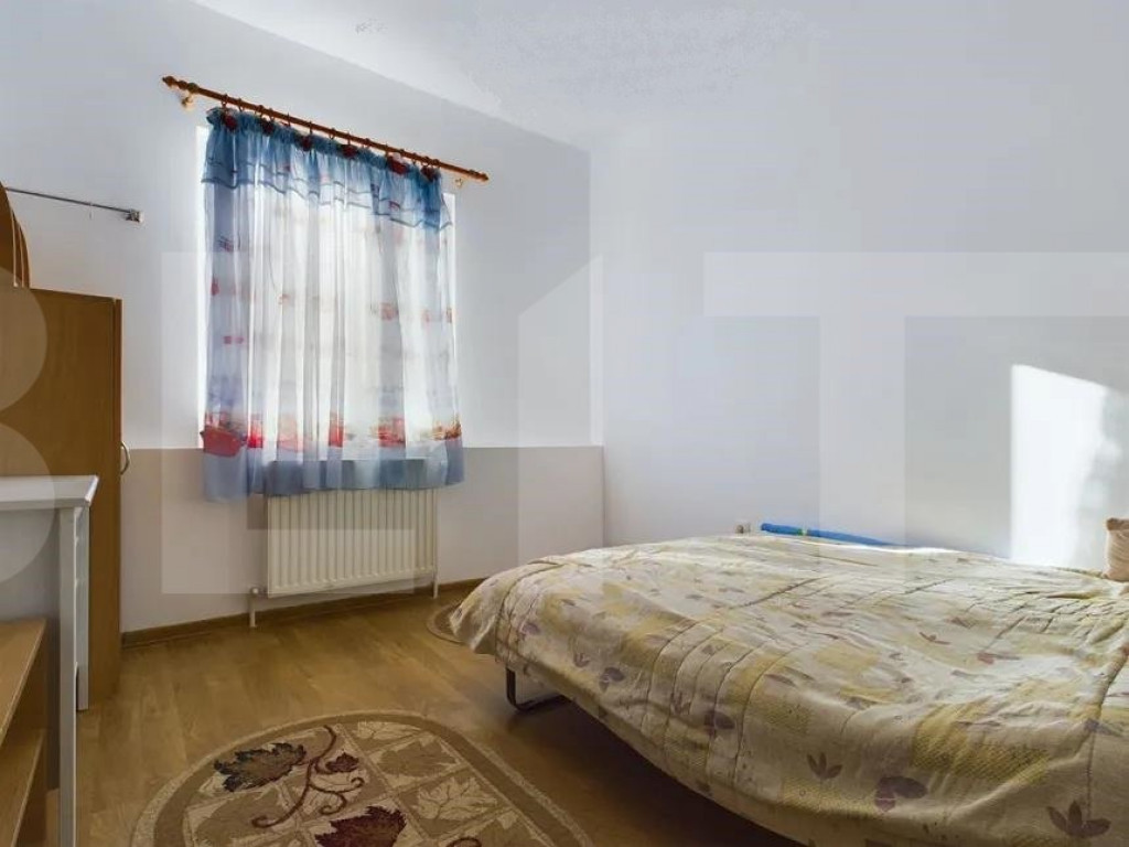 Apartament de vanzare, cu 4 camere, 80 mp, zona Parcul Bucov