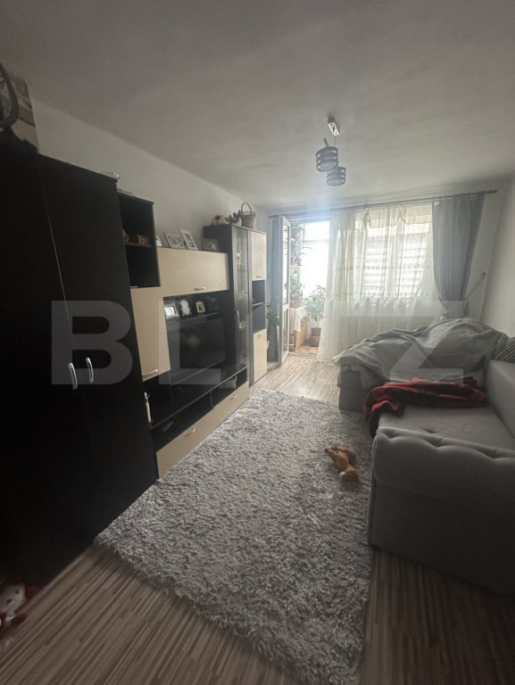 Apartament de vanzare, cu 2 camere, 40 mp, zona Carpati I