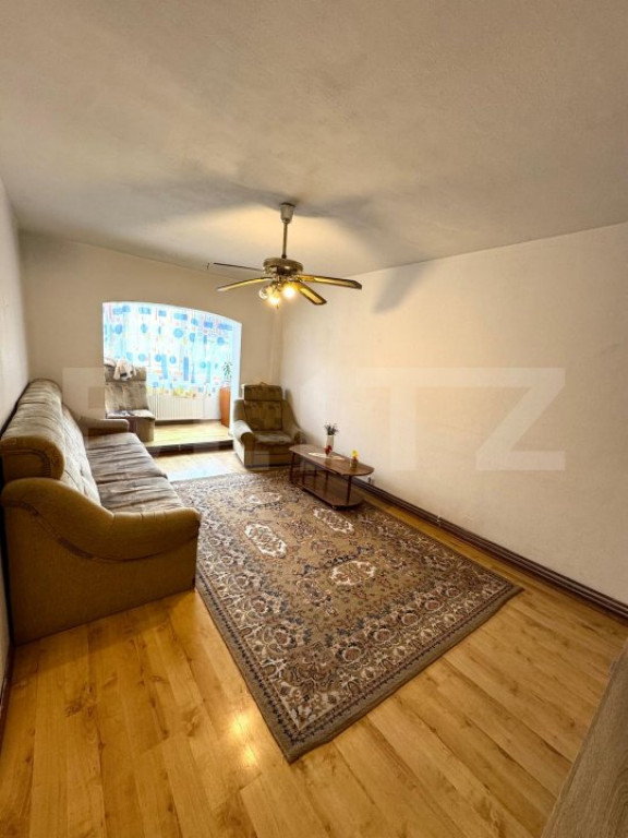 Apartament de vanzare, cu 4 camere, 70 mp, zona Astra