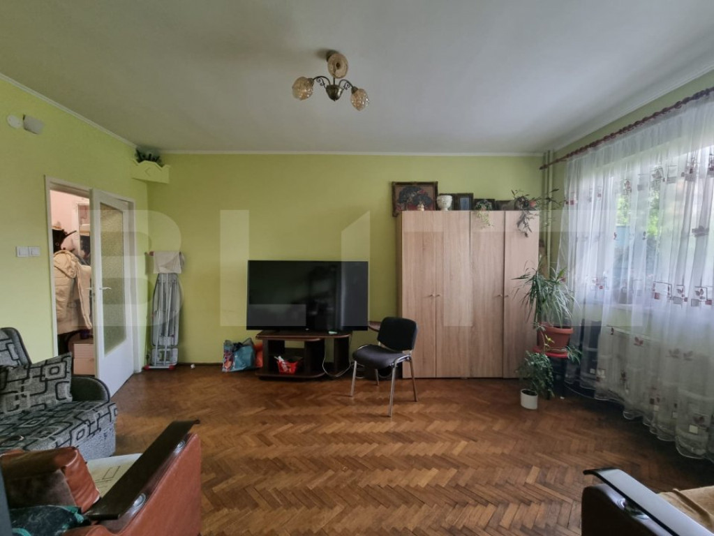 Apartament de vanzare, cu 3 camere, 92 mp, zona Policlinica