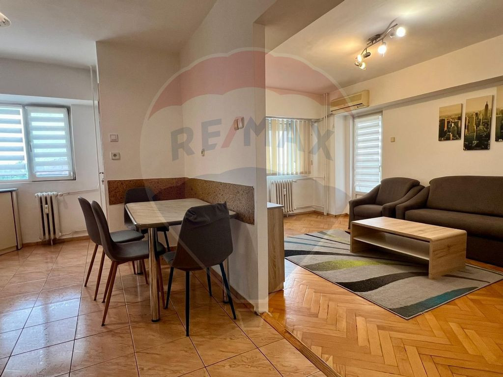 De închiriat apartament cu 4 camere în zona Dacia