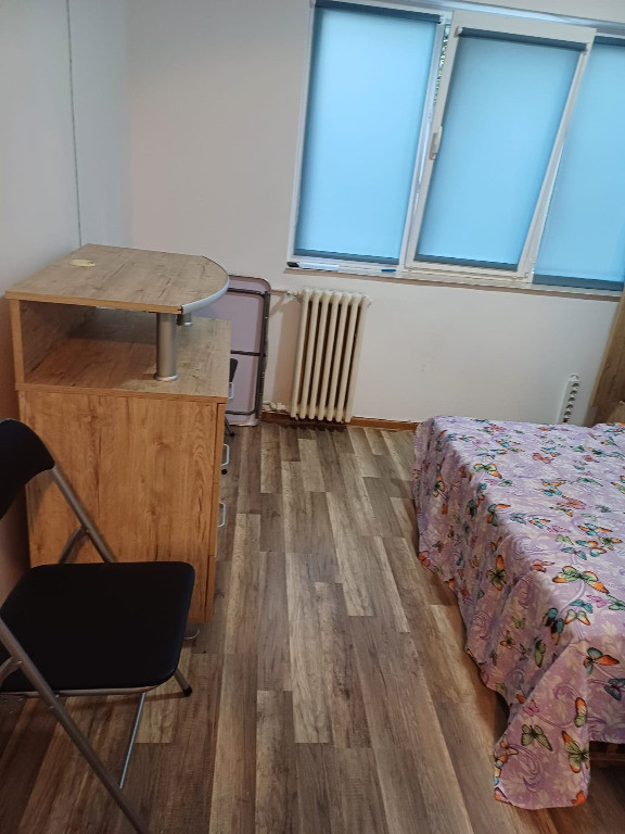 Garsoniera spatioasa, renovata, mobilata utilata, etaj trei, Letea 32