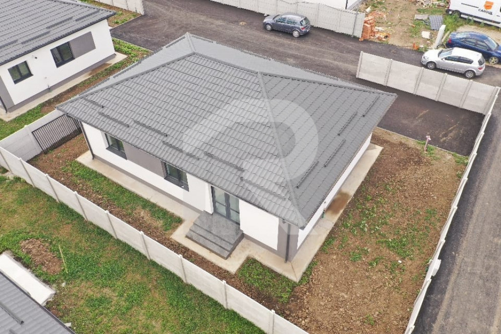 Casa individuala, 4 camere+ parcare, curte proprie 380 mp Br