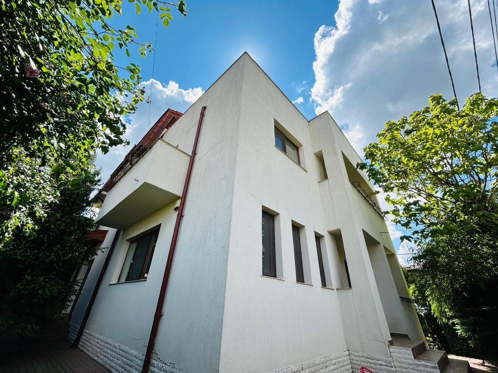 OTOPENI - CENTRU VILA 5 CAMERE