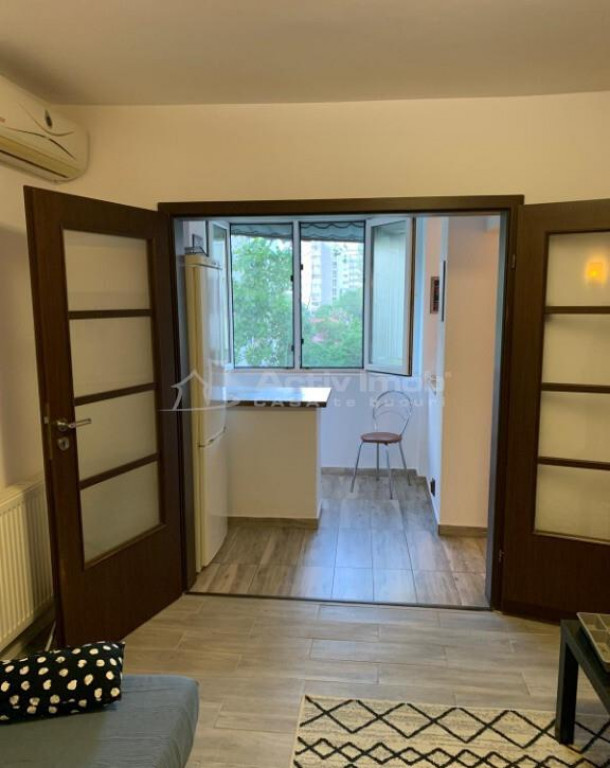 Metrou Titan - garsoniera - bloc izolat termic