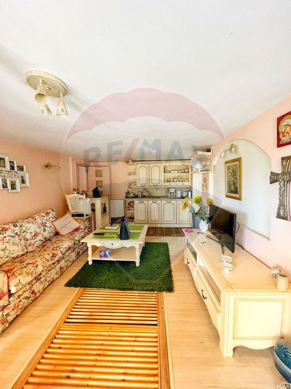 Proprietate compusă din 2 corpuri de casă