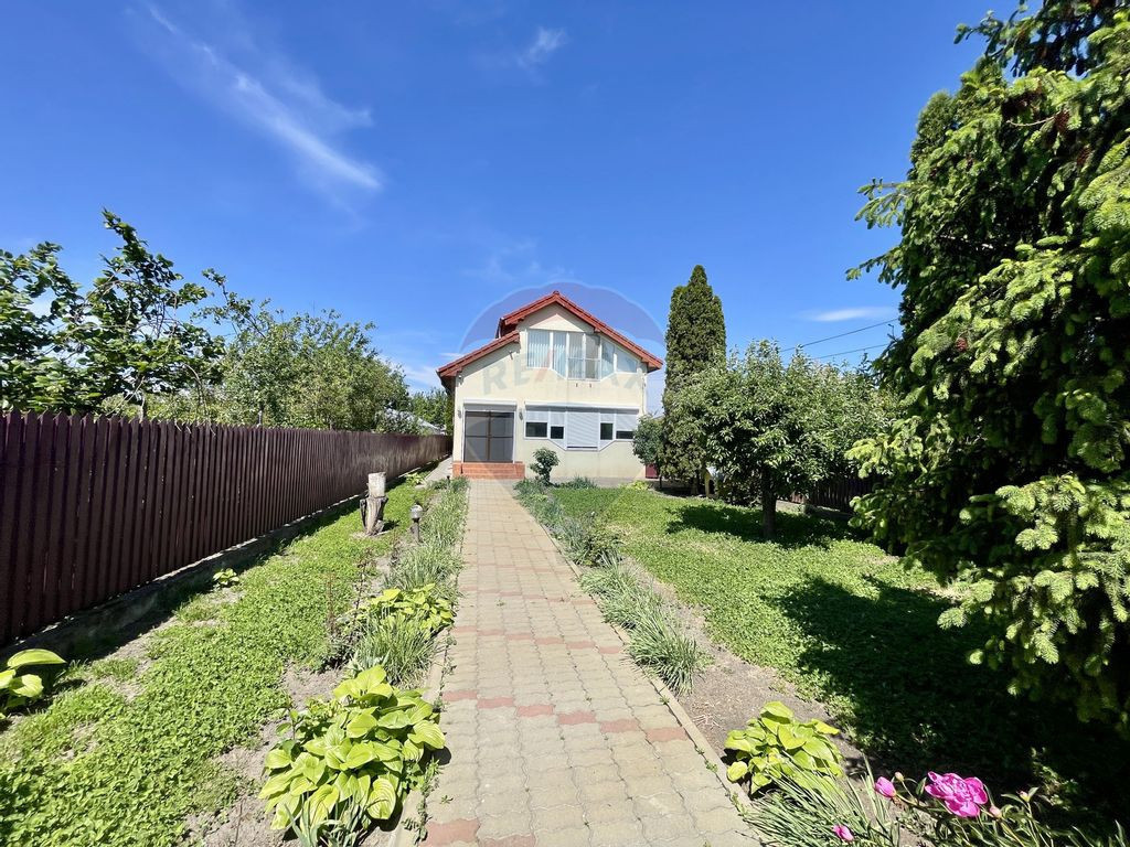 Casă / Vilă Golesti