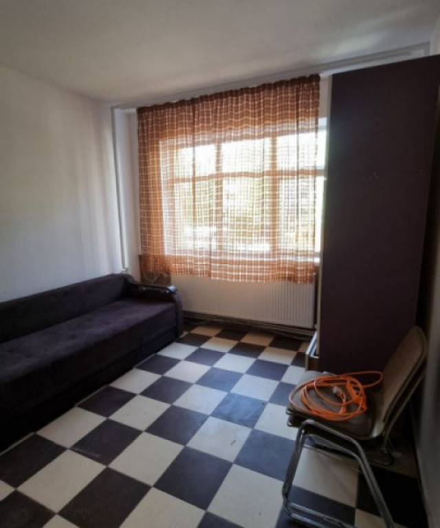 250 Euro! Garsoniera zona Piata Nicolina, et 1