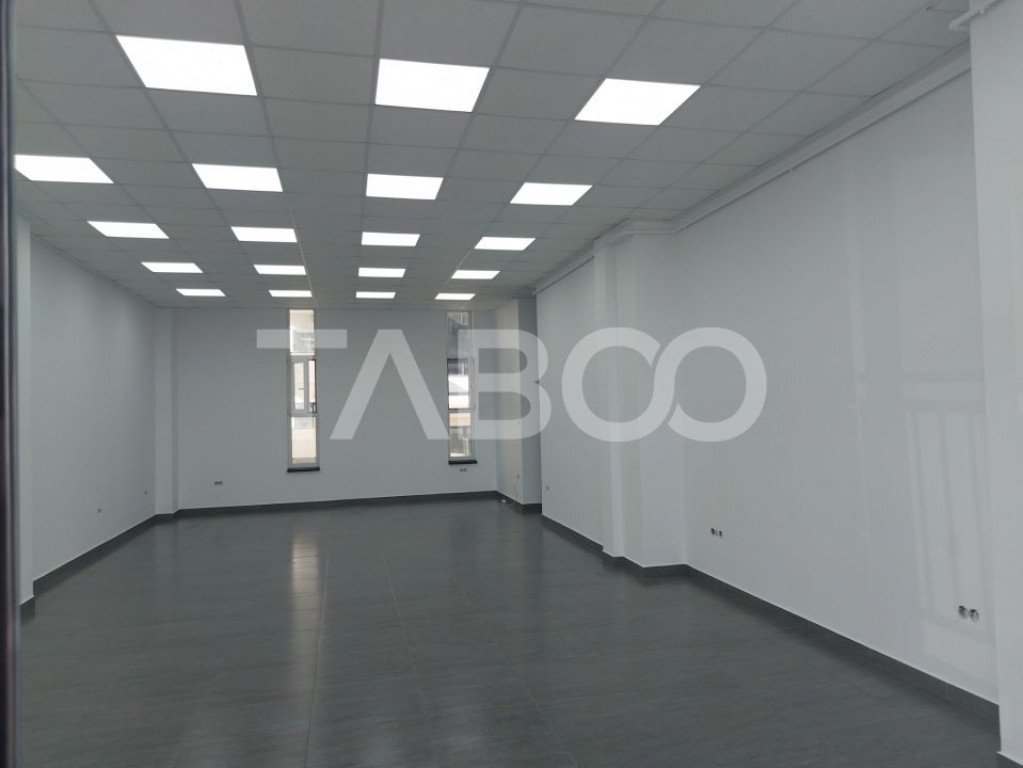 Spatiu la strada 90 mp vad pietonal 2 locuri parcare Doamna