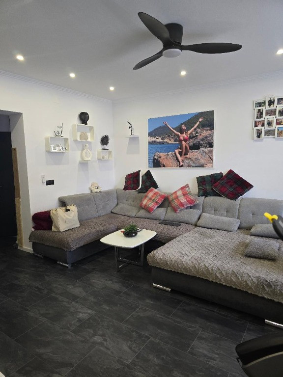 Ap la casa 3 cam SC 96 mp , Central , gaz ,renovat lux ,dotat