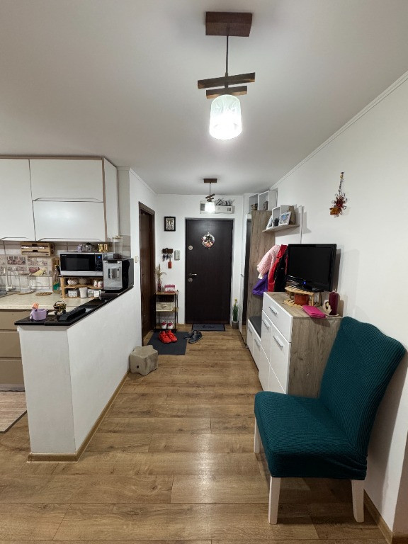 Vand apartament cu 3 camere decomandat