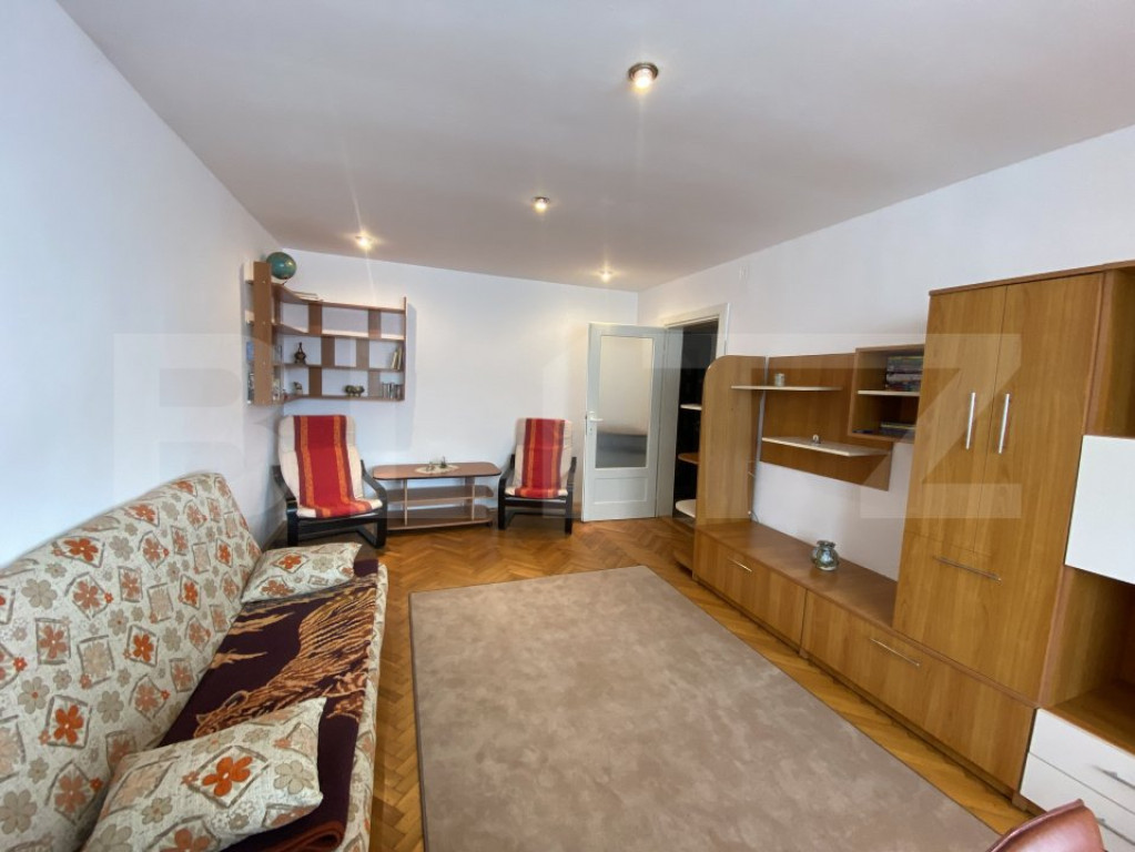 Apartament de inchiriat, cu 3 camere, 65 mp, zona Ampoi 1