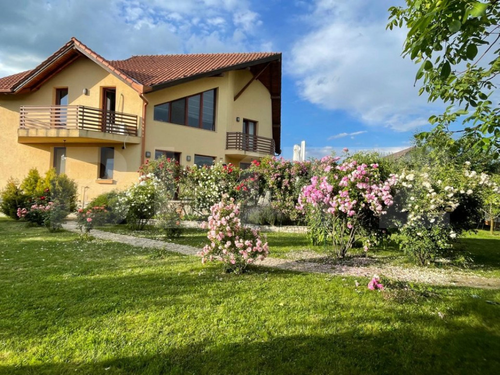 Casă individuală de vânzare, 250 mp utili, teren 1200 mp,