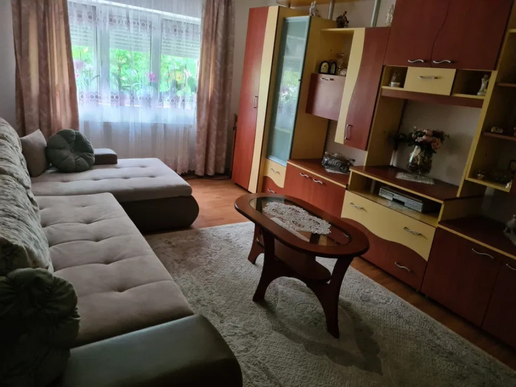 Apartament cu 3 camere decomandate Zona Burdujeni